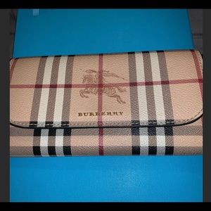 💯 Authentic Burberry wallet/Wristlet